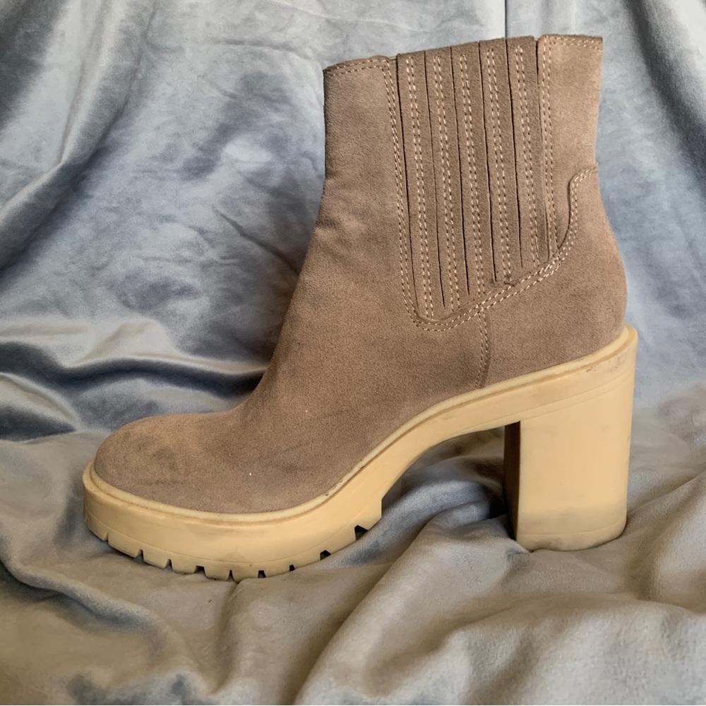 Dolce Vita 8.5 WATERPROOF Suede Caster H2O Booties GUC - Picture 10 of 10